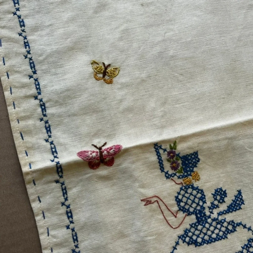 Vintage Hand Embroidered Linen Placemats Set of 4 Bonnet Girl Butterfly Cream